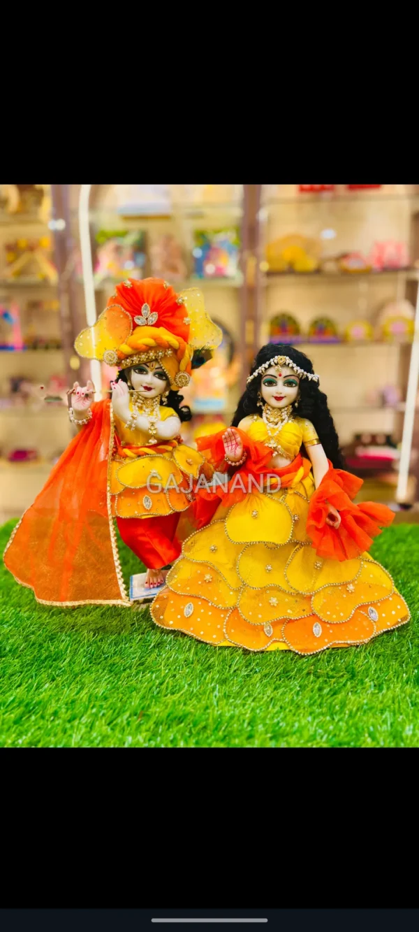 🌸 5 नंबर राधा कृष्ण जी मूरत – आकर्षक डिजाइनर पोशाक के साथ 🌸